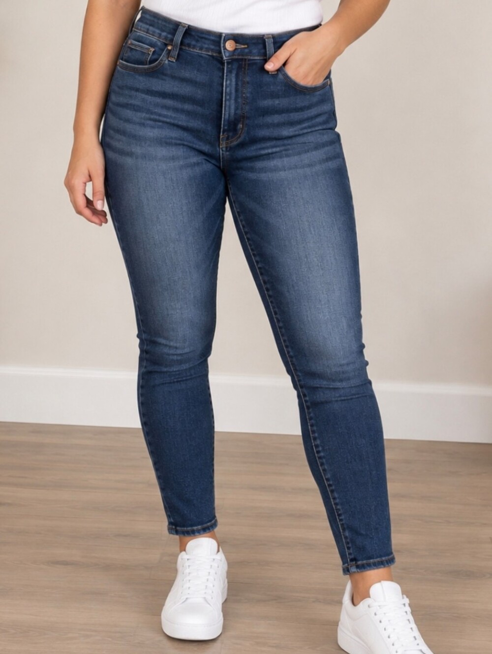 American Eagle Women's Skinny Jeans Dark Size 6 (X-Short) Stretch Denim SKU0268